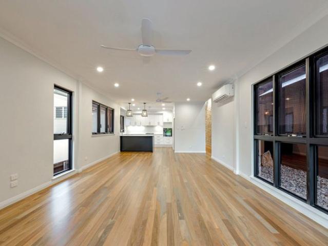GREAT HOME IN EDGE HILL!