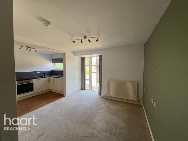 Great Hollands Square, Bracknell Studio to rent £995 pcm £230 pw