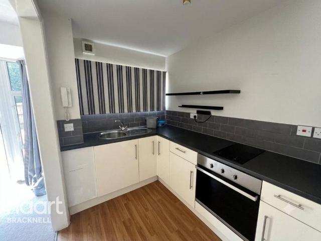 Great Hollands Square, Bracknell 1 bed apartment to rent £1,150 pcm £265 pw