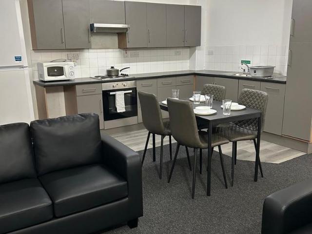 Great Horton Road, Bradford 6 bed private hall to rent £540 pcm £125 pw