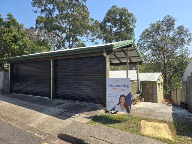 Great House, Great Location! EASY WALK TO UNI AND ST LUCIA VILLAGE