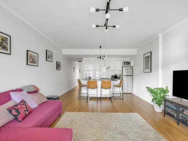 Spacious 1 Bed + MPR For Sale and Inherit Great Investment with High Return!