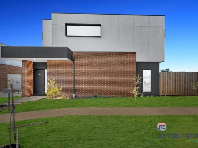 Great Invetment Leased @540 PW | Modern Living in Prime Tarniet Location Ideal for Investors