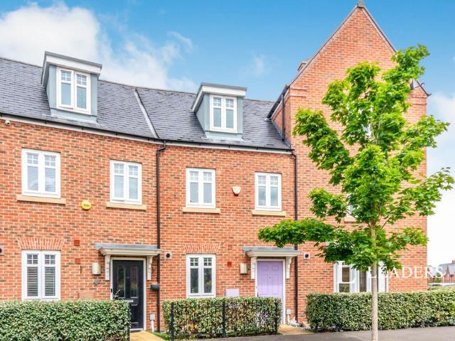 Great Linns, Marston Moretaine. 3 bed house to rent £1,750 pcm £404 pw