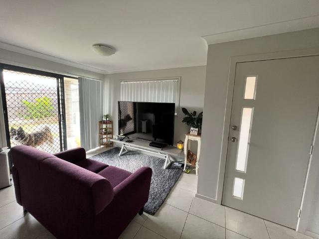 GREAT LITTLE UNIT IN SOUGHT AFTER AREA