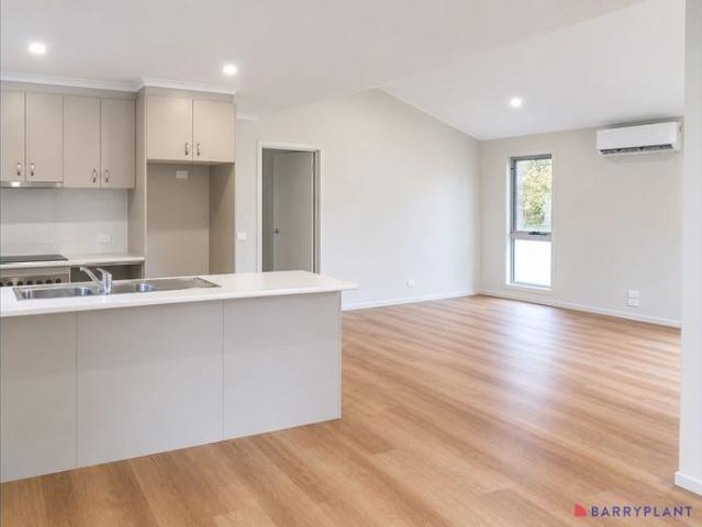 Great Living in Grandview Grove!
