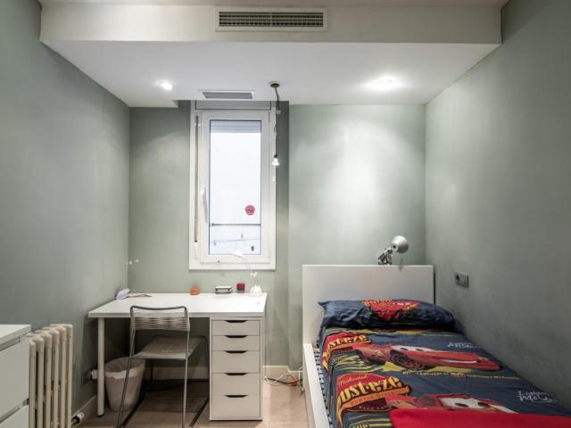 Great looking single bedroom close to IED Barcelona