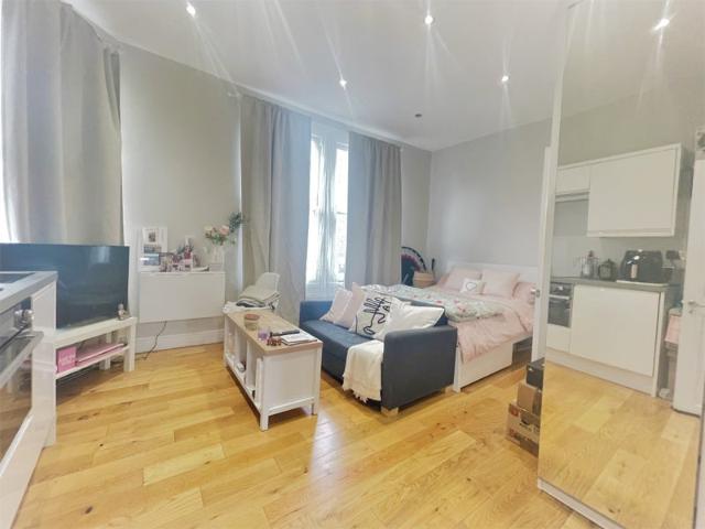 Great Loc Studio Falcon Rd Clapham Junction SW11