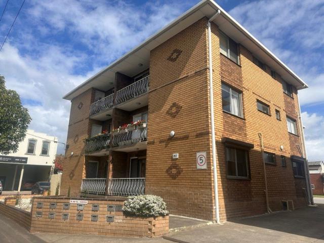 Great Located Two Bedroom Flat!
