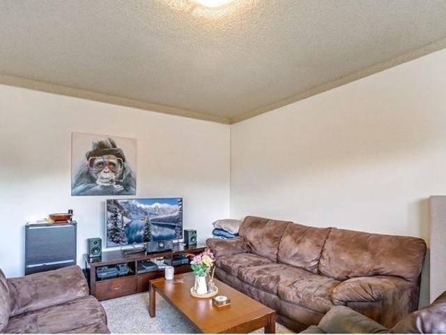 GREAT LOCATION !