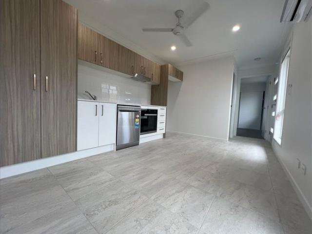 Great location 2 Bedroom Duplex