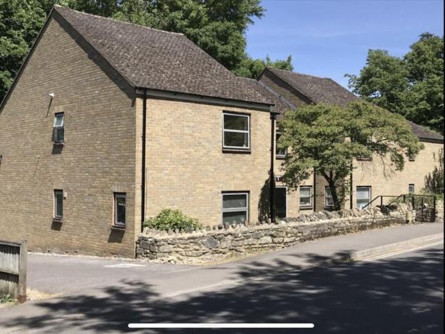 Under Offer GREAT Location 2bed flat
