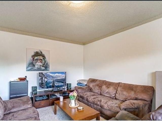 GREAT LOCATION !