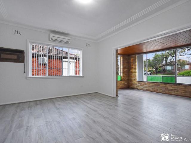 GREAT LOCATION! 3 BEDROOM BRICK HOME