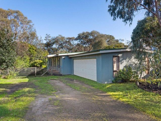 Great location 3 Bedroom Home Close to Village & Beach
