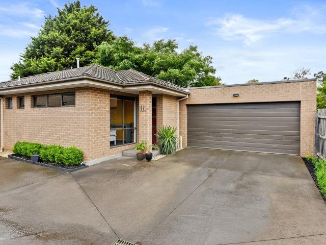 Great Location 3 Bedroom Modern Unit