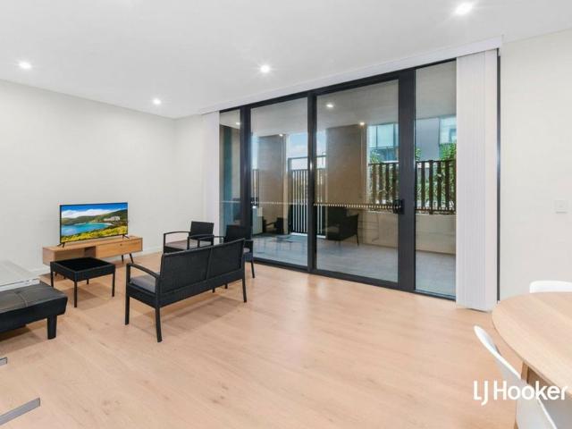 Great Location Walk to Metro!