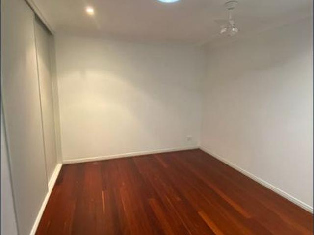Great location Walk to shopping complex