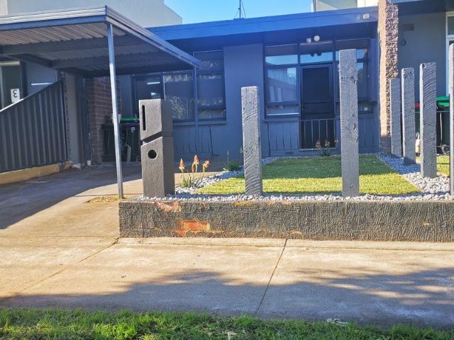 Great location & walking distance to Altona beach