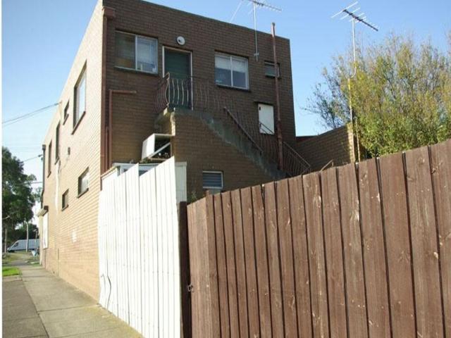 Great Location Walking Distance to Schools, Public Transport and Shopping Amenities