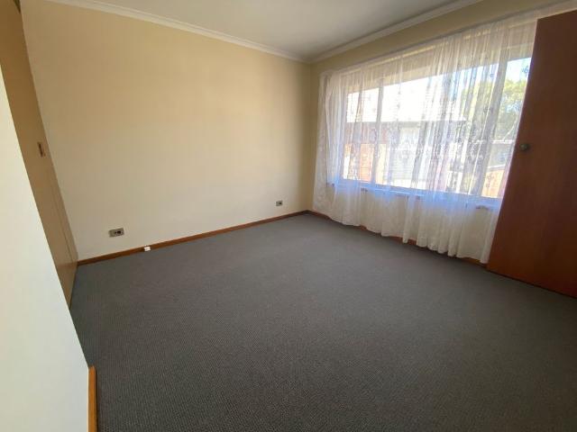 Great Location Walking Distance to Tea Tree Plaza & Obahn