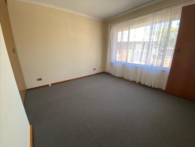 GREAT LOCATION WALKING DISTANCE TO TEA TREE PLAZA & OBAHN
