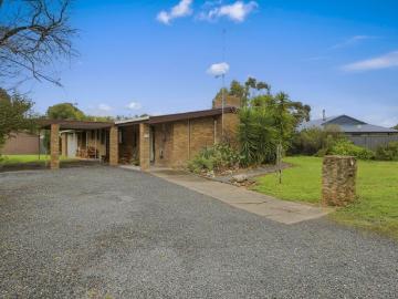 Great location with room to move !