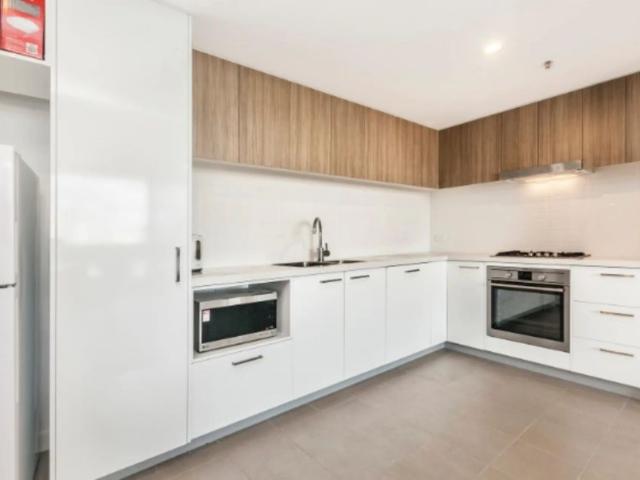 GREAT LOCATION WITH STYLISH, MODERN 2 BEDROOMS APARTMENT IN EXCEPTIONAL LIFESTYLE