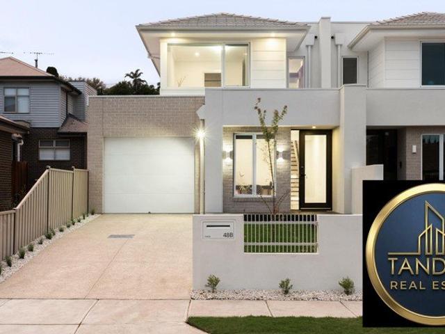 Great location and a beautiful brand new house in Oak Park