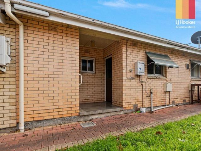 GREAT LOCATION / BEDROOM UNIT!