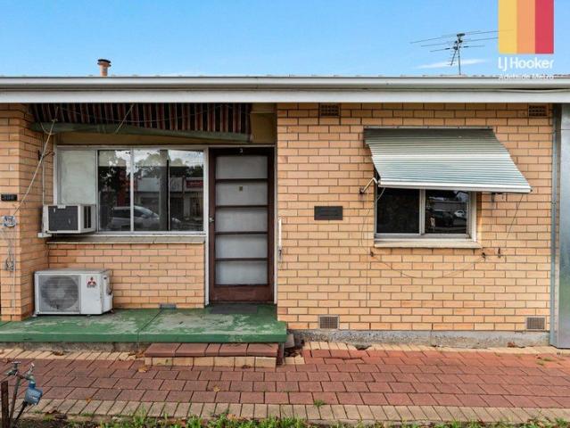 GREAT LOCATION / BEDROOM UNIT!