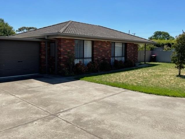 Great Location Comfortable 2br Unit Roomy Secure Yard