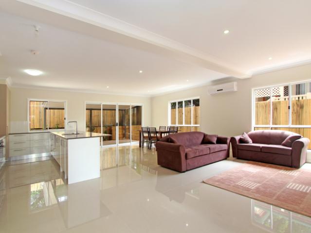 GREAT LOCATION & CLOSE TO THE GRIFFITH UNIVERSITY PERFECT FOR STUDENTS