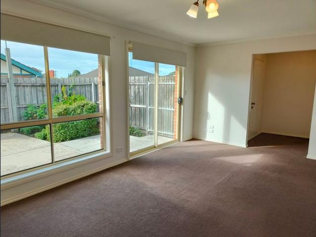 Great location,close to schools and walk to shops.This property must be viewed to appreciate,relax in a sun soaked north facing lounge, new carpet