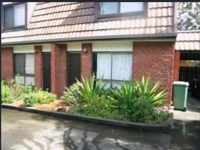 Great Location, close to schools and public transport!