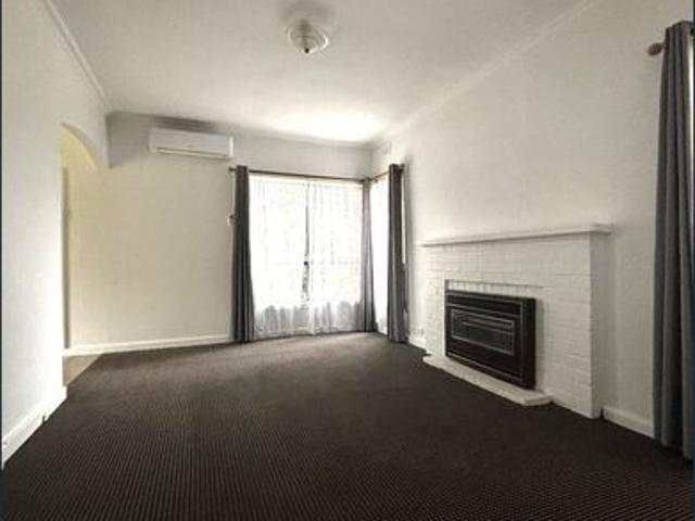 Great location, close to schools, shopping amenities and public transport