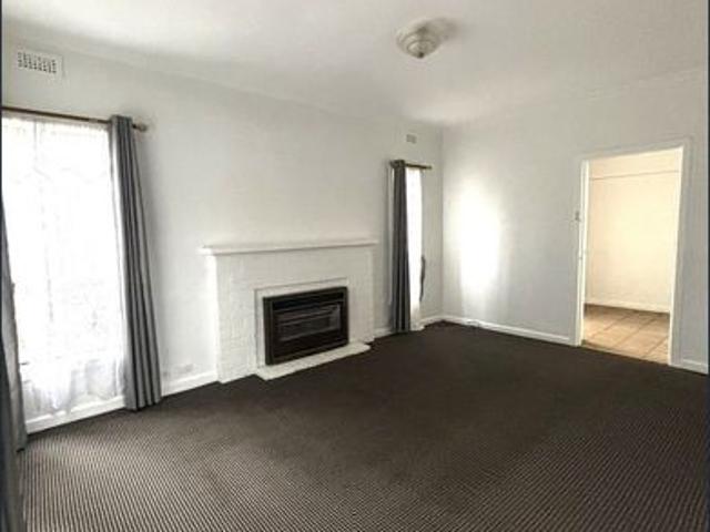 Great location, close to schools, shopping amenities and public transport