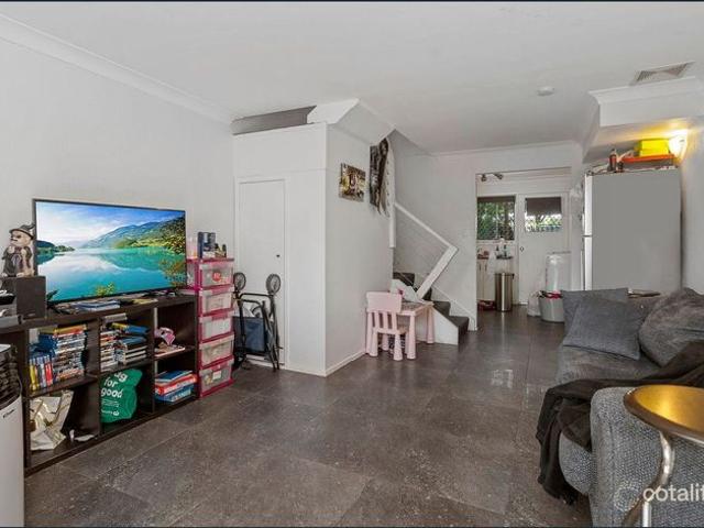 Great location, close to schools, shops and transport