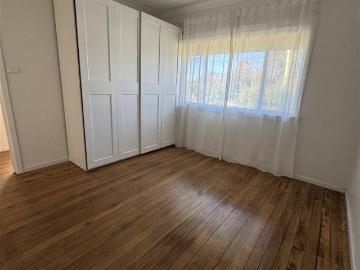 GREAT LOCATION CLOSE TO SHOPS