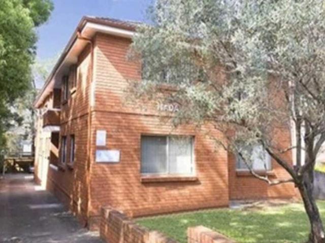 GREAT LOCATION CLOSE TO SHOPS & TRANSPORT
