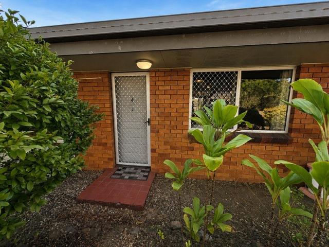 Great Location Close to Shopping