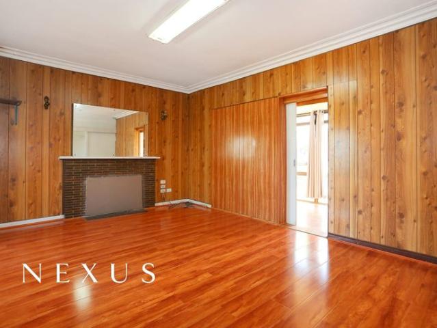 Great Location Family Home, Minutes away from Springvale Central!