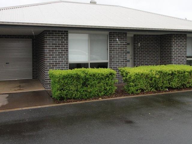 Great Location Freestanding Villa