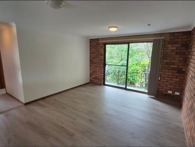 Great Location freshly refurbished 2 Bedroom Unit