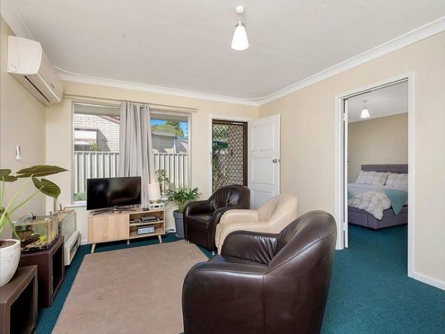 GREAT LOCATION – GROUP OF 3 ONLY – END UNIT