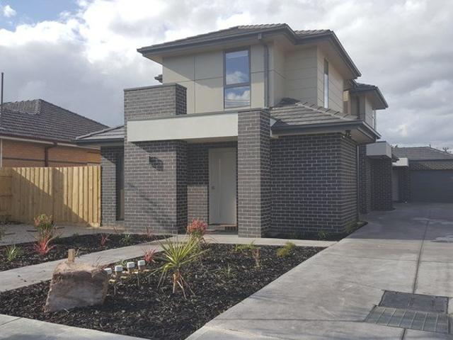 GREAT LOCATION! GREAT TOWNHOUSE!