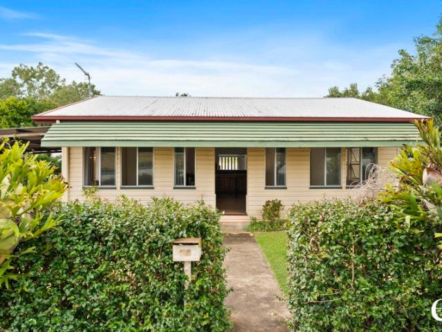 OWNER SAYS SELL IT! RENOVATED 3 BED + OFFICE, MD ZONED 1,012m2 WALKING DISTANCE TO HOSPITAL & CBD!