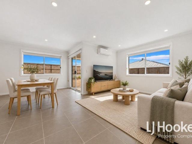 Great Location Ideal Family Home HUGE Backyard!