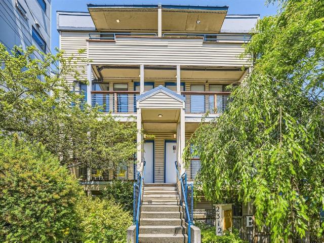Great location in the vibrant Capitol Hill neighborhood! 3 Bedroom Apartment for Rent at 2312 E Denny Way, Seattle, WA 98122 Mann