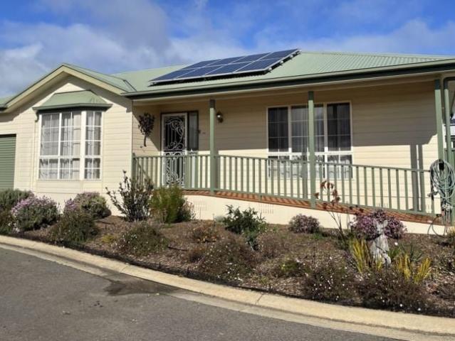 Great Location in lovely Community